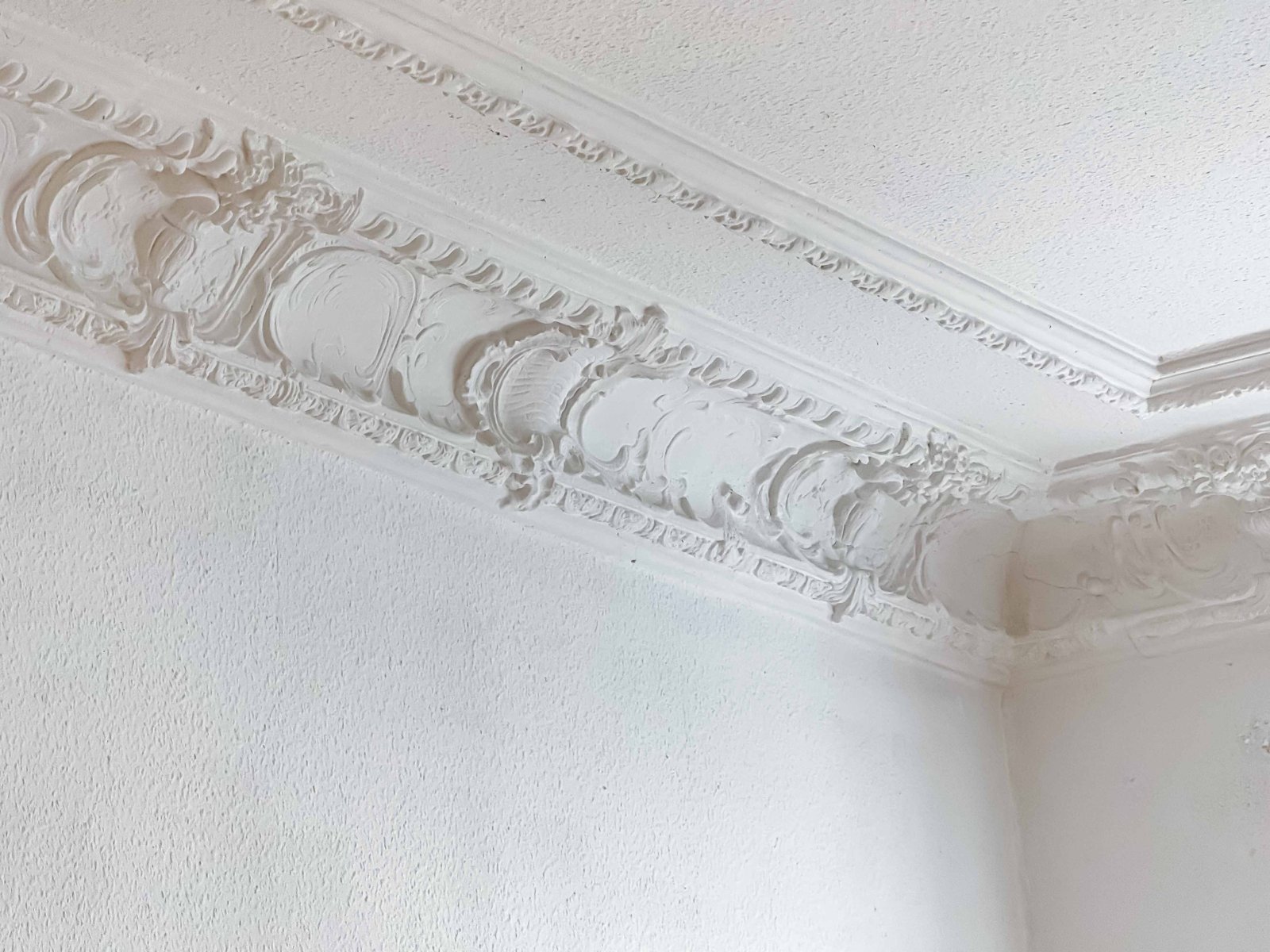 Edle Wohnung in Citynähe * Balkon mit Gartenzugang * Stuck * TLB mit Wanne + Dusche * Parkett
