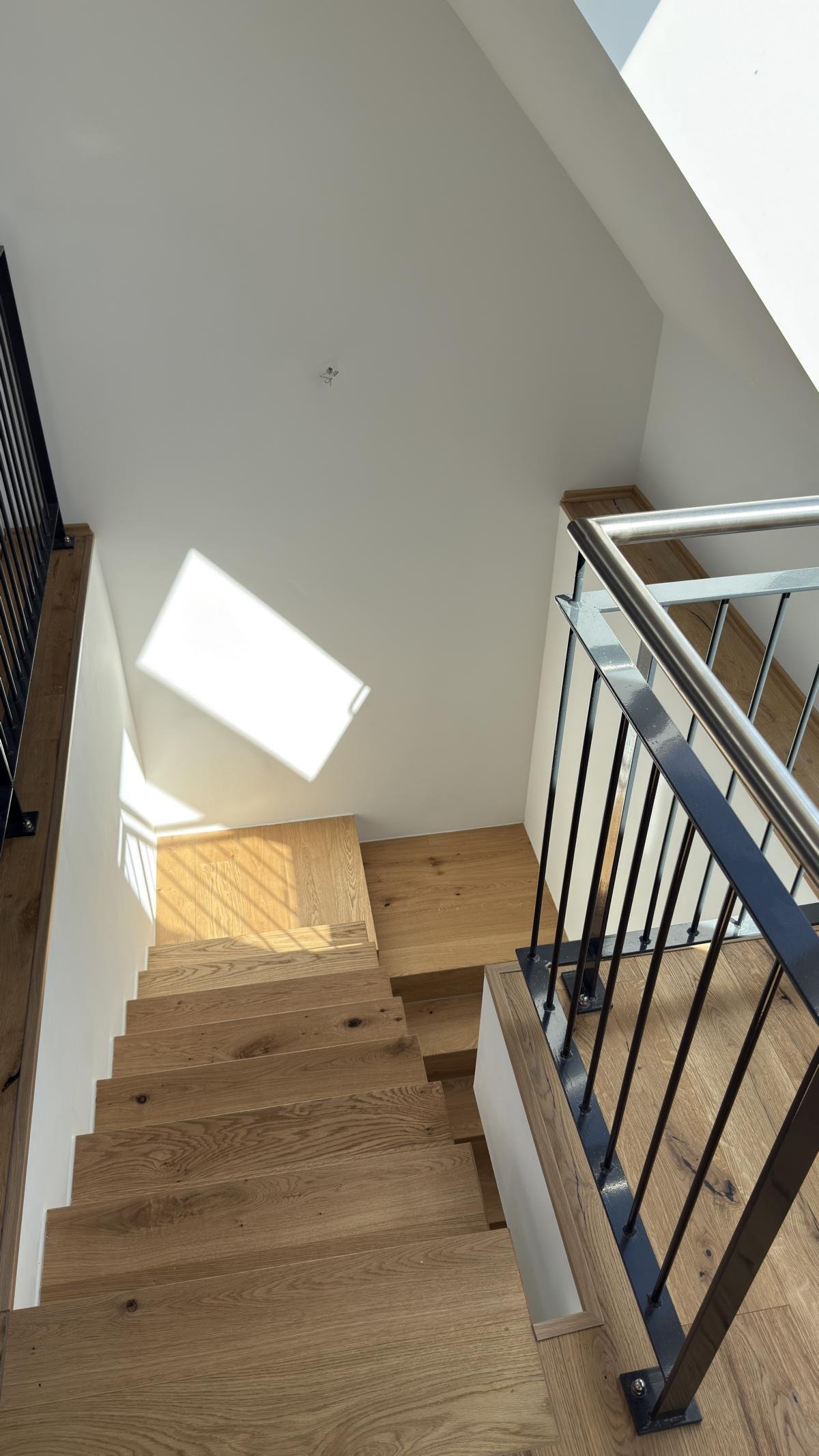 Dachgeschoss-Maisonette mit Dachterrasse und Fernblick ** Einbauküche ** 2 Bäder ** Lift ** Parkett