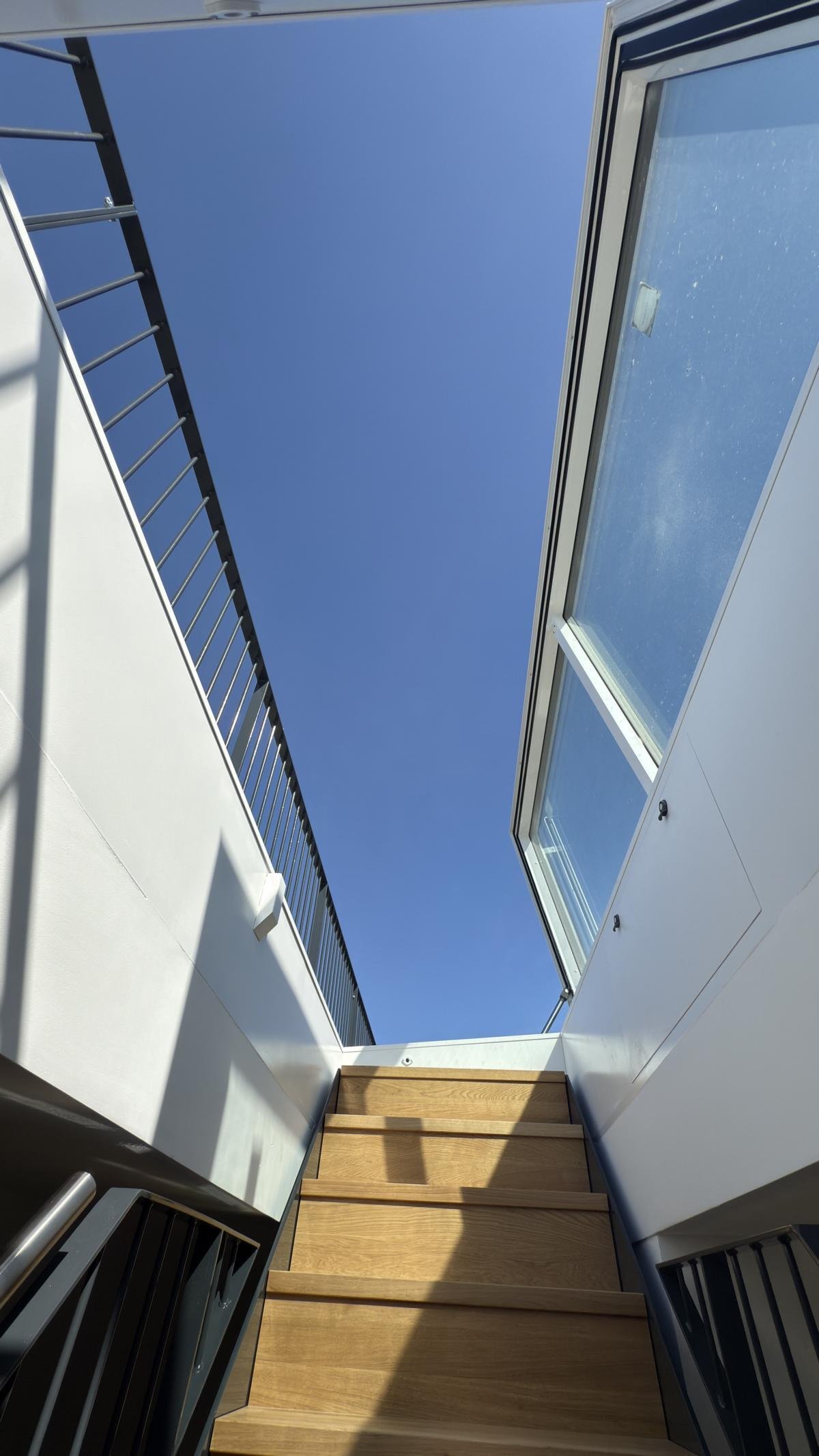 Dachgeschoss-Maisonette mit Dachterrasse und Fernblick ** Einbauküche ** 2 Bäder ** Lift ** Parkett
