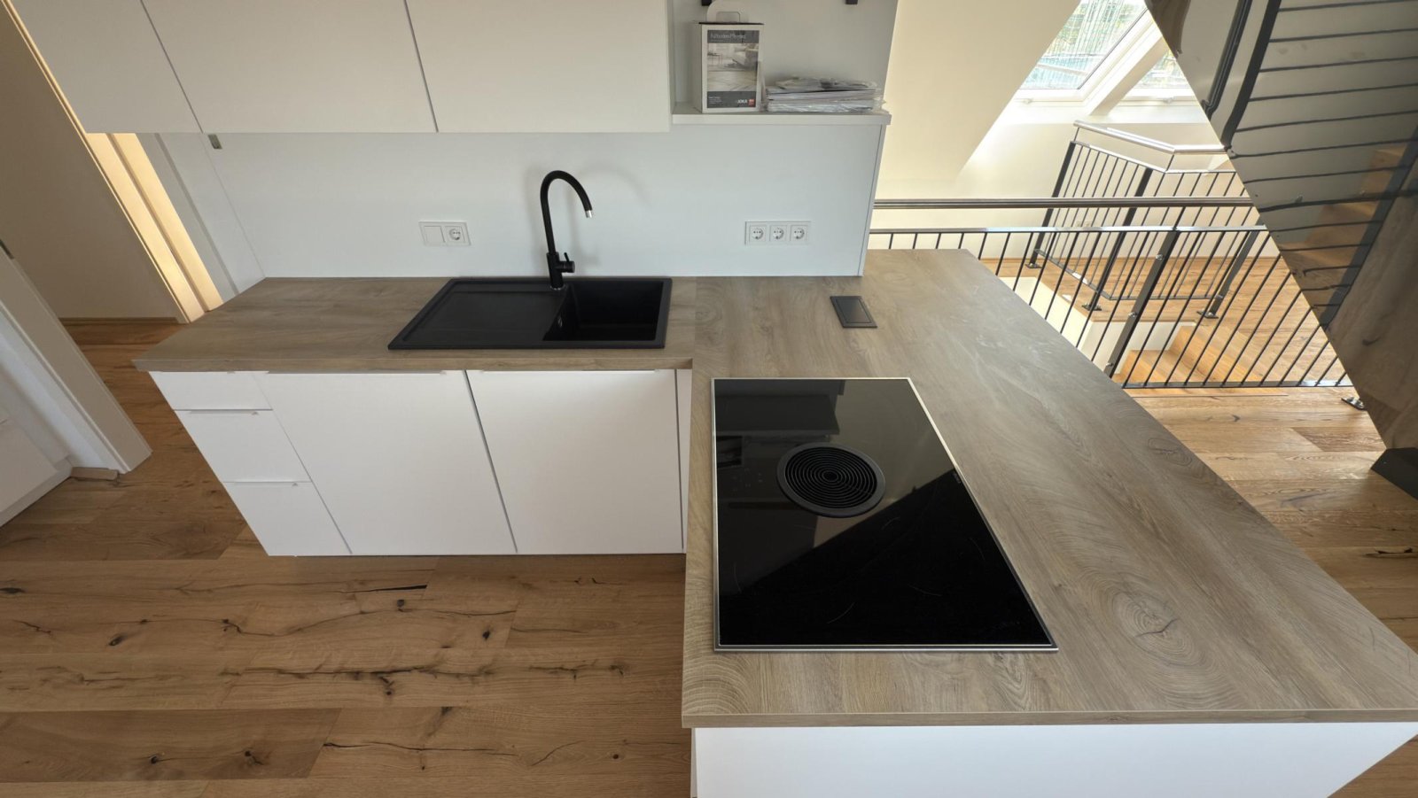 Dachgeschoss-Maisonette mit Dachterrasse und Fernblick ** Einbauküche ** 2 Bäder ** Lift ** Parkett