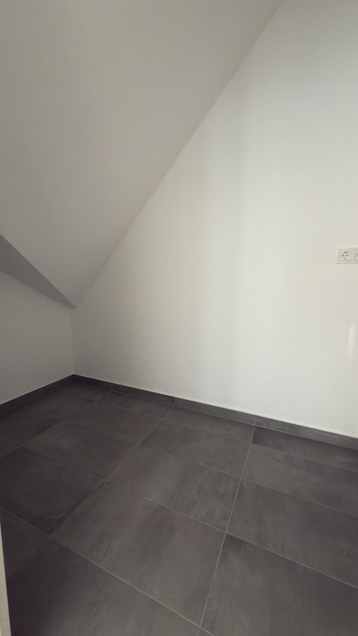 Dachgeschoss-Maisonette mit Dachterrasse und Fernblick ** Einbauküche ** 2 Bäder ** Lift ** Parkett