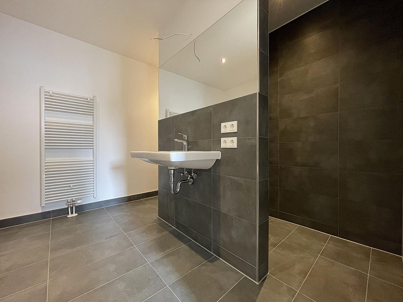Masterbad mit Wanne und Dusche