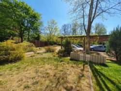 Blick zu den Stellplätzen