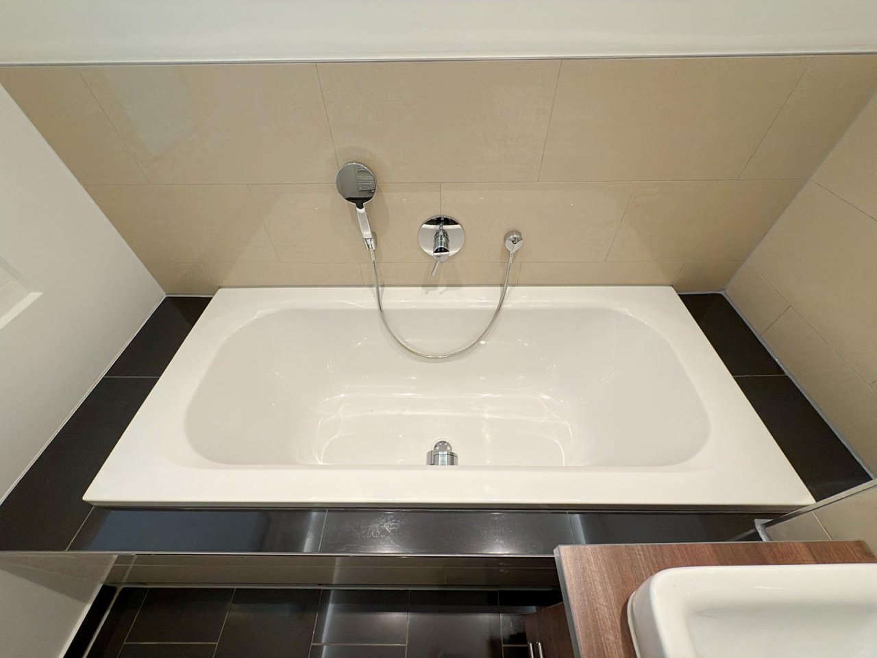 Bad mit Wanne + Dusche