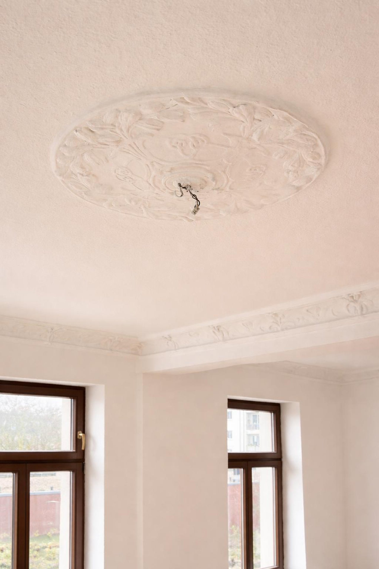 Wohnzimmer mit Stuck