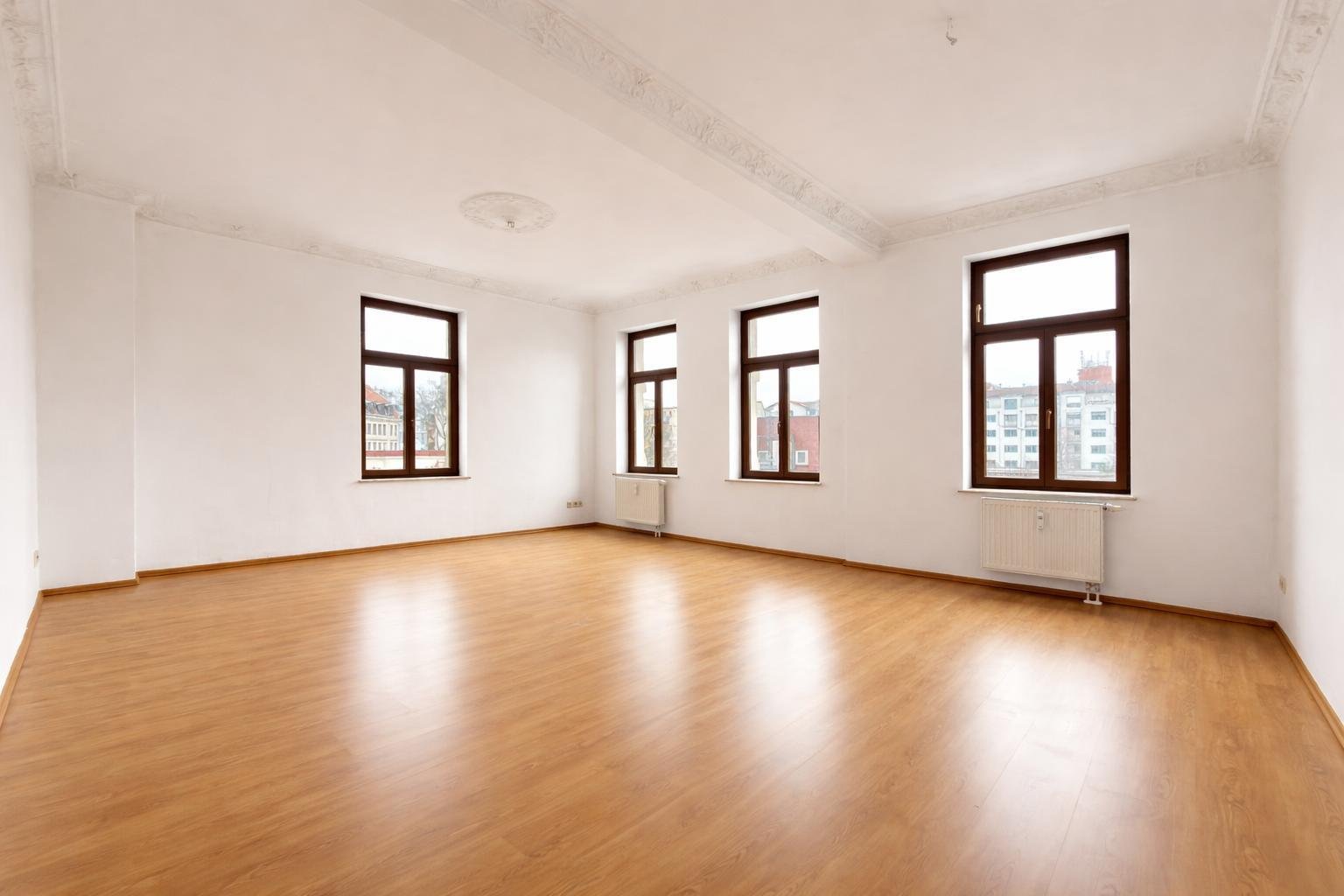 Wohnzimmer mit Stuck