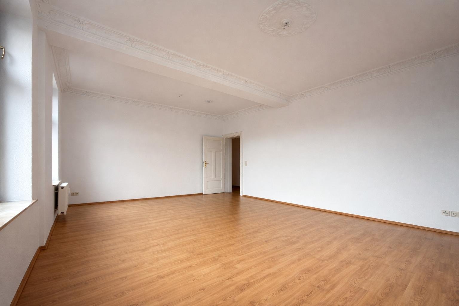 Wohnzimmer mit Stuck