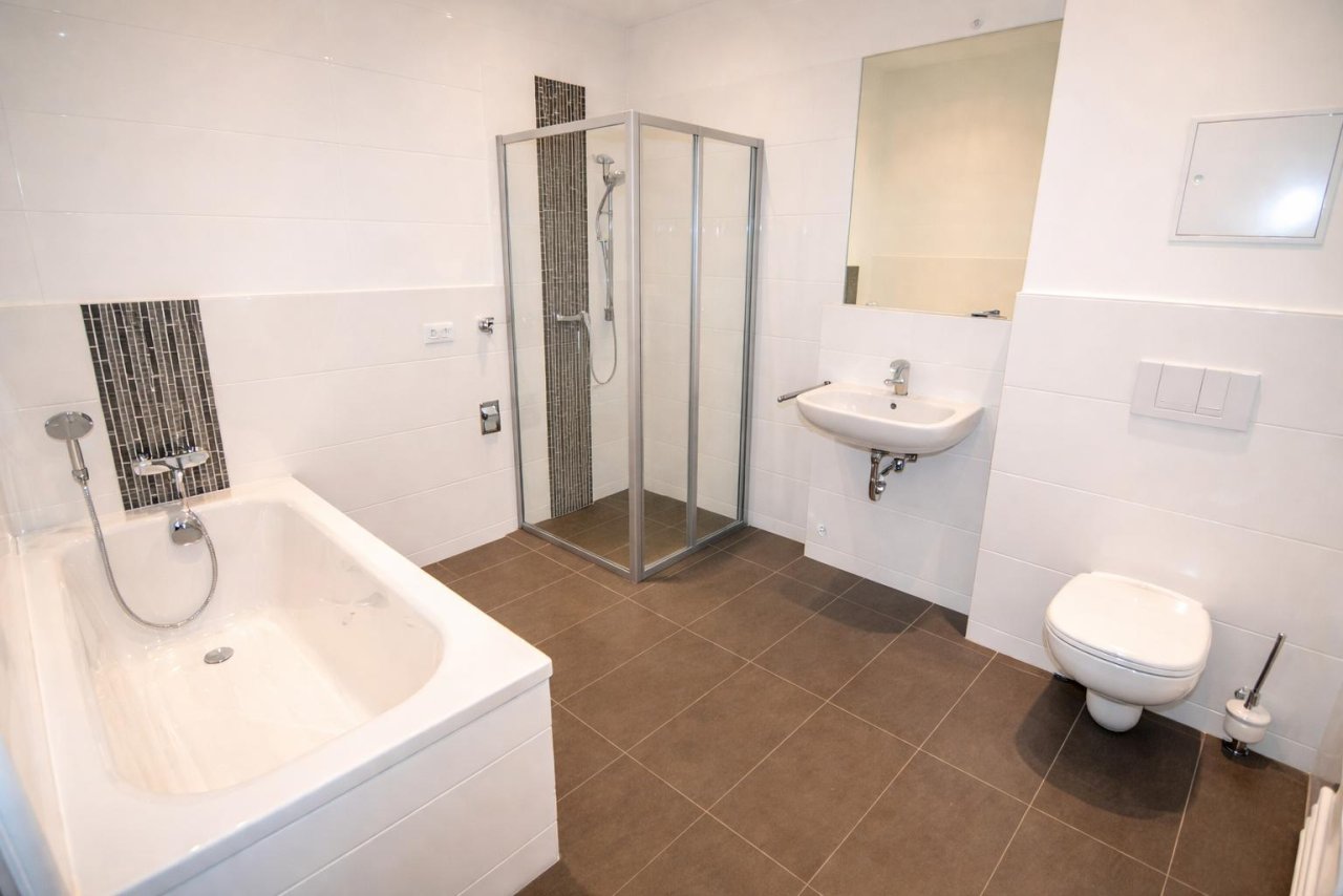 Bad (Foto aus vergleichbarer WE im Haus)