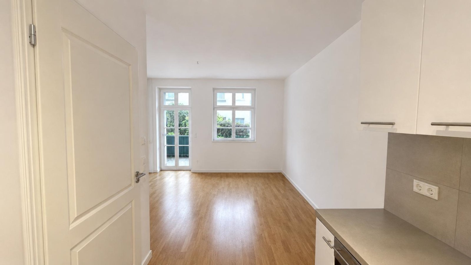 Blick von Küche zu Wohnzimmer Blick von Küche zu Wohnzimmer