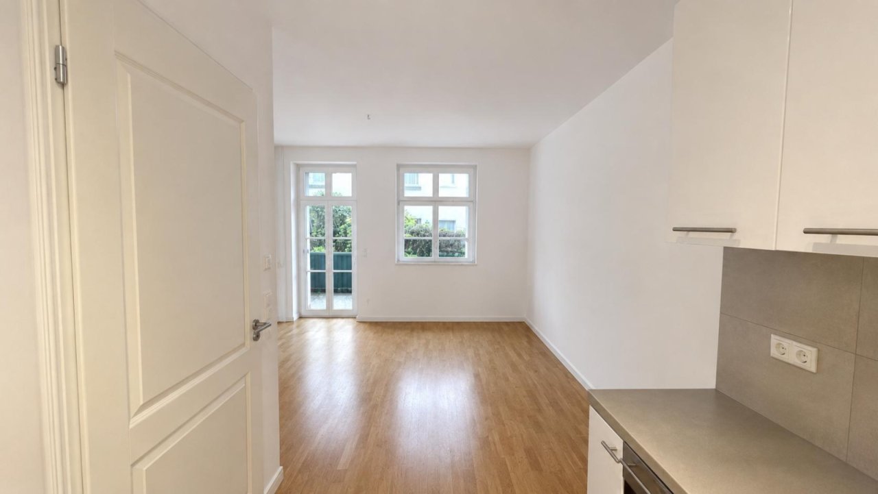 Blick von Küche zu Wohnzimmer Blick von Küche zu Wohnzimmer