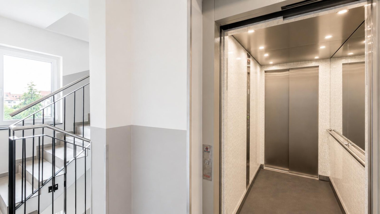 Treppenhaus / Lift Treppenhaus / Lift