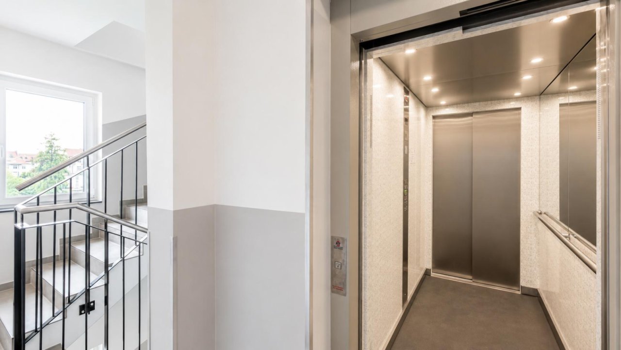 Treppenhaus / Lift Treppenhaus / Lift