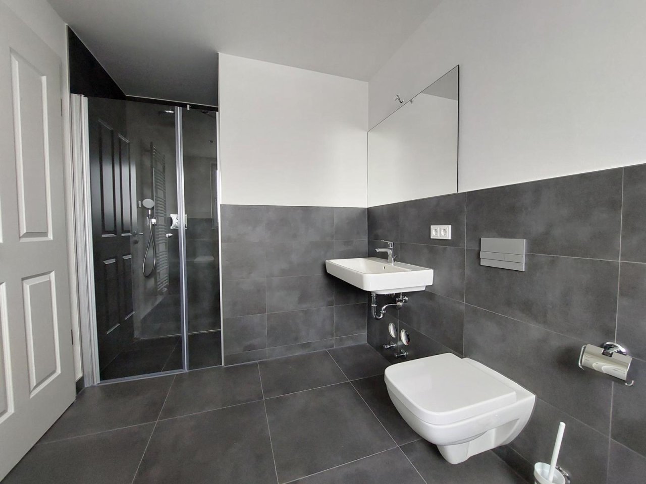 Masterbad mit Dusche + Wanne Masterbad mit Dusche + Wanne