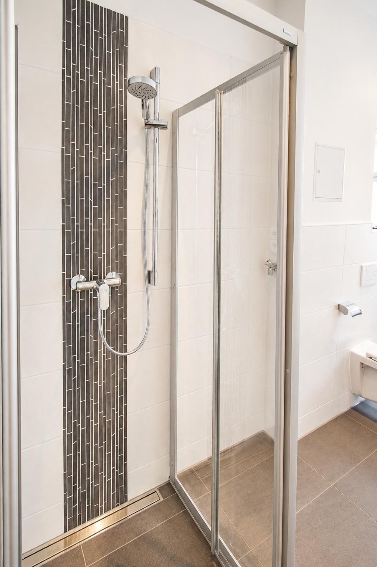 Bad mit Dusche + Wanne